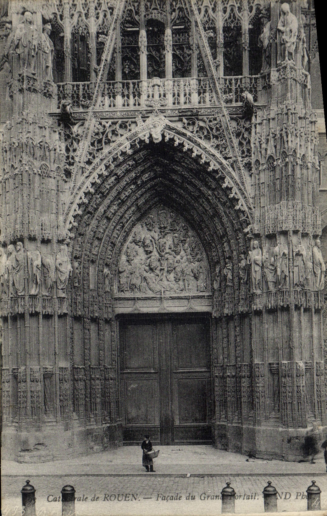 VINTAGE POSTCARD Rouen the Cathedral Frontage of the large gate