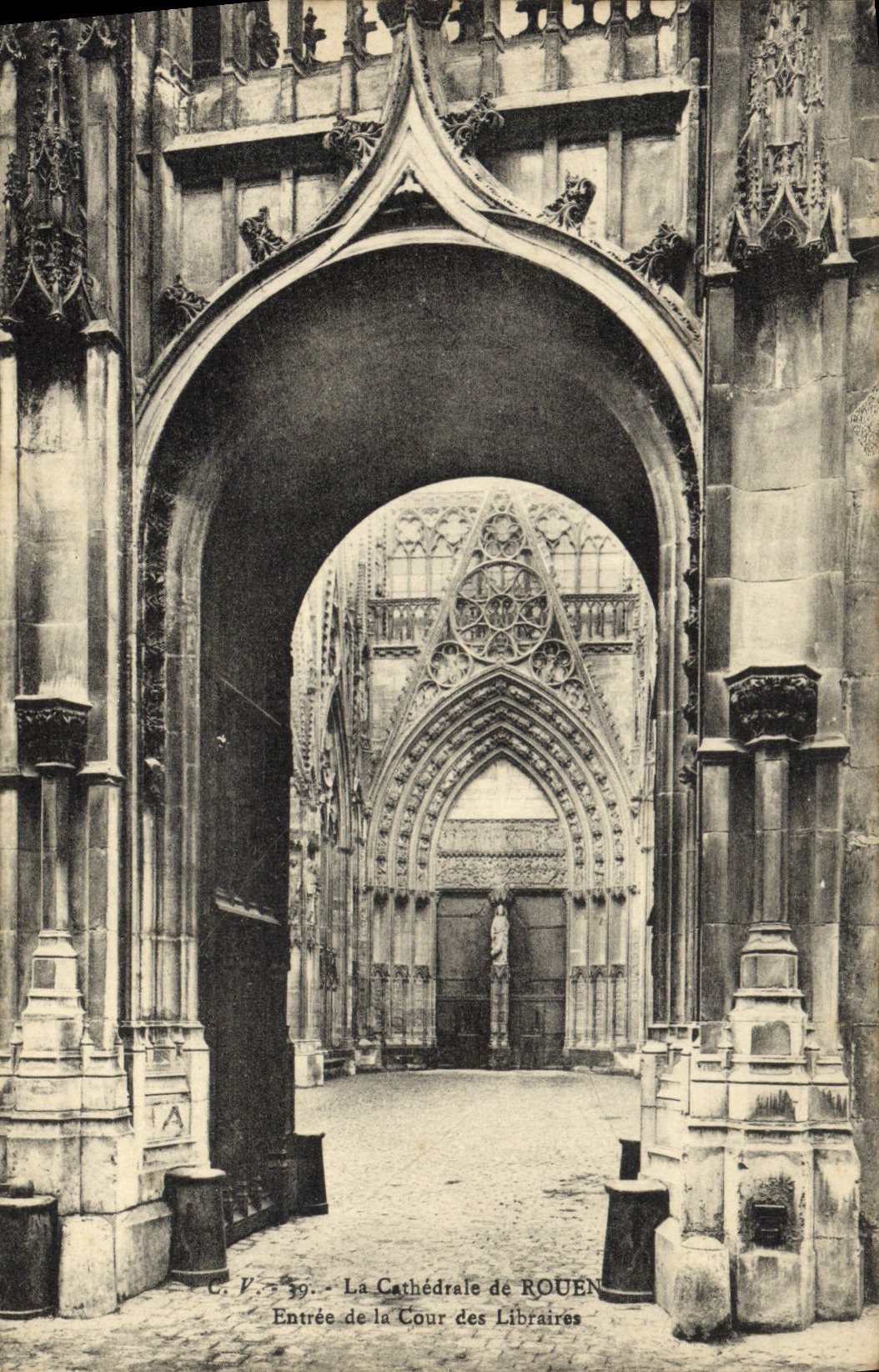VINTAGE POSTCARD Cathedral of Rouen Entered of the court of the booksellers