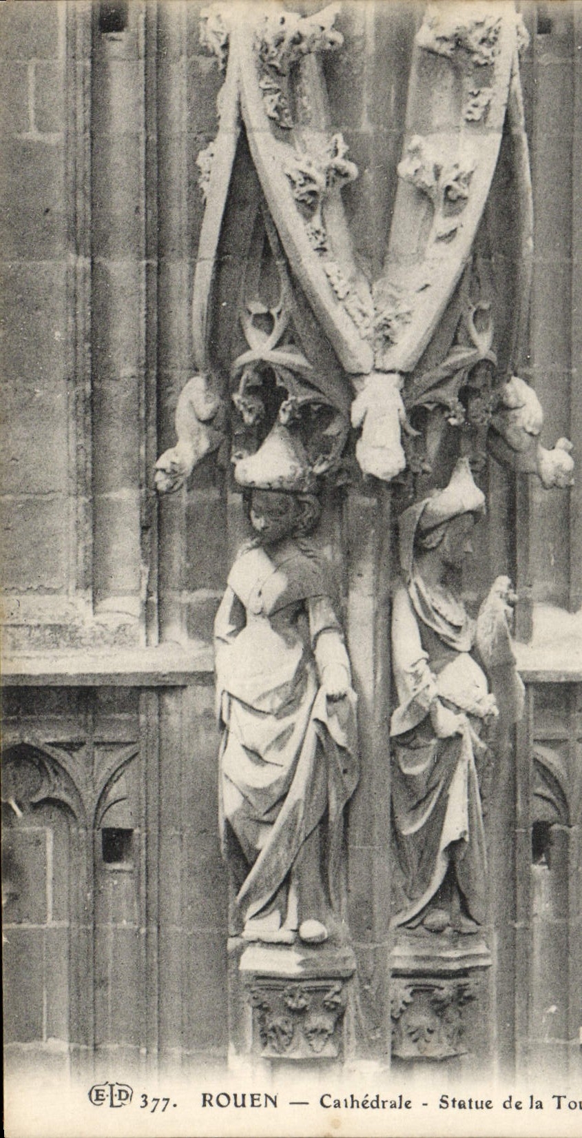 CPA Rouen Cathedrale Statue de la tour de beurre
