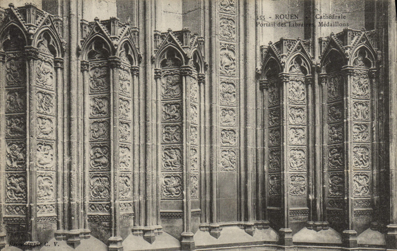 CPA Rouen La Cathedrale Portail des Libraires Medaillons