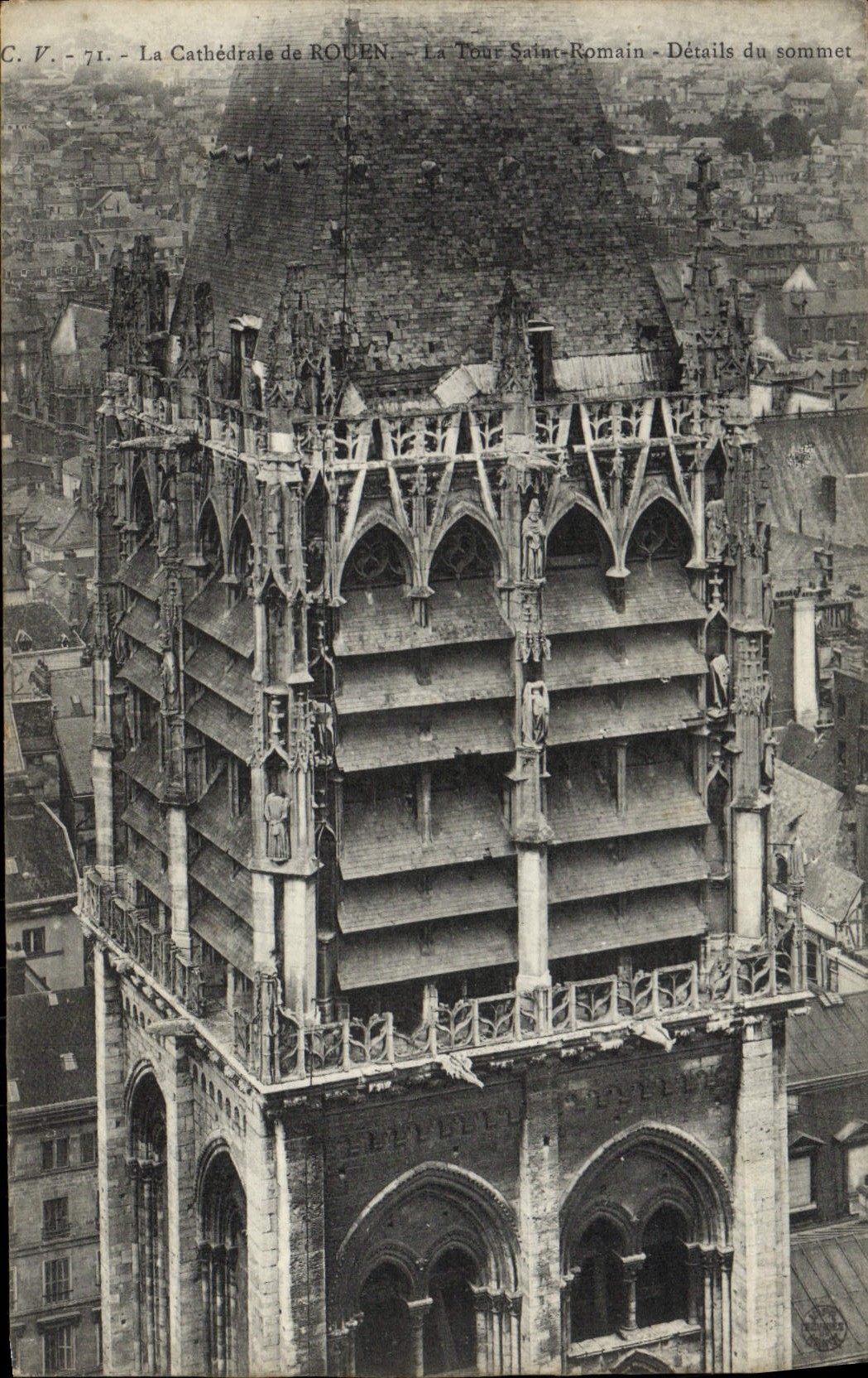 CPA La Cathedrale de Rouen La tour Saint Romain Details du sommet