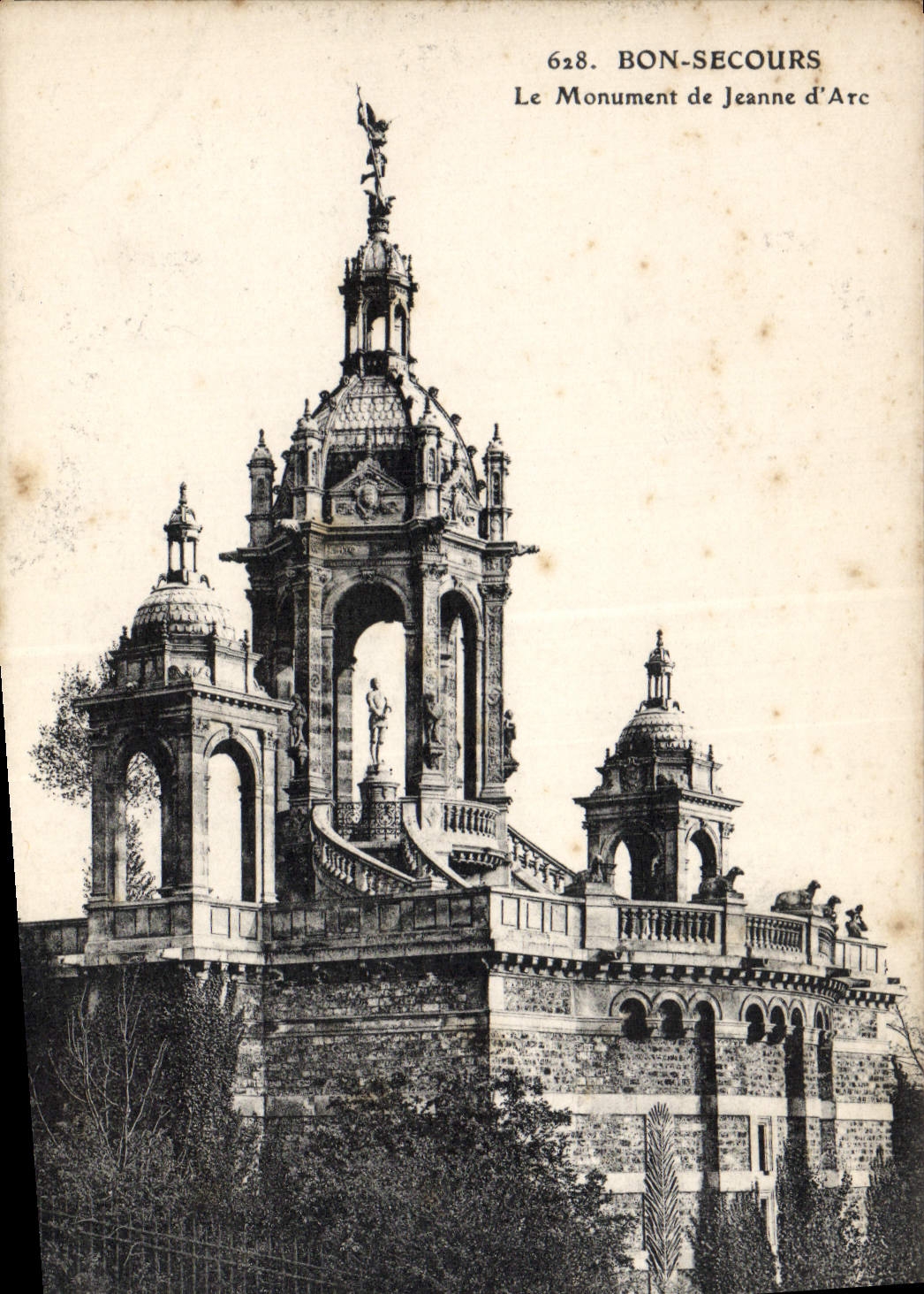 CPA Bon Secours Le Monument de Jeanne d'Arc
