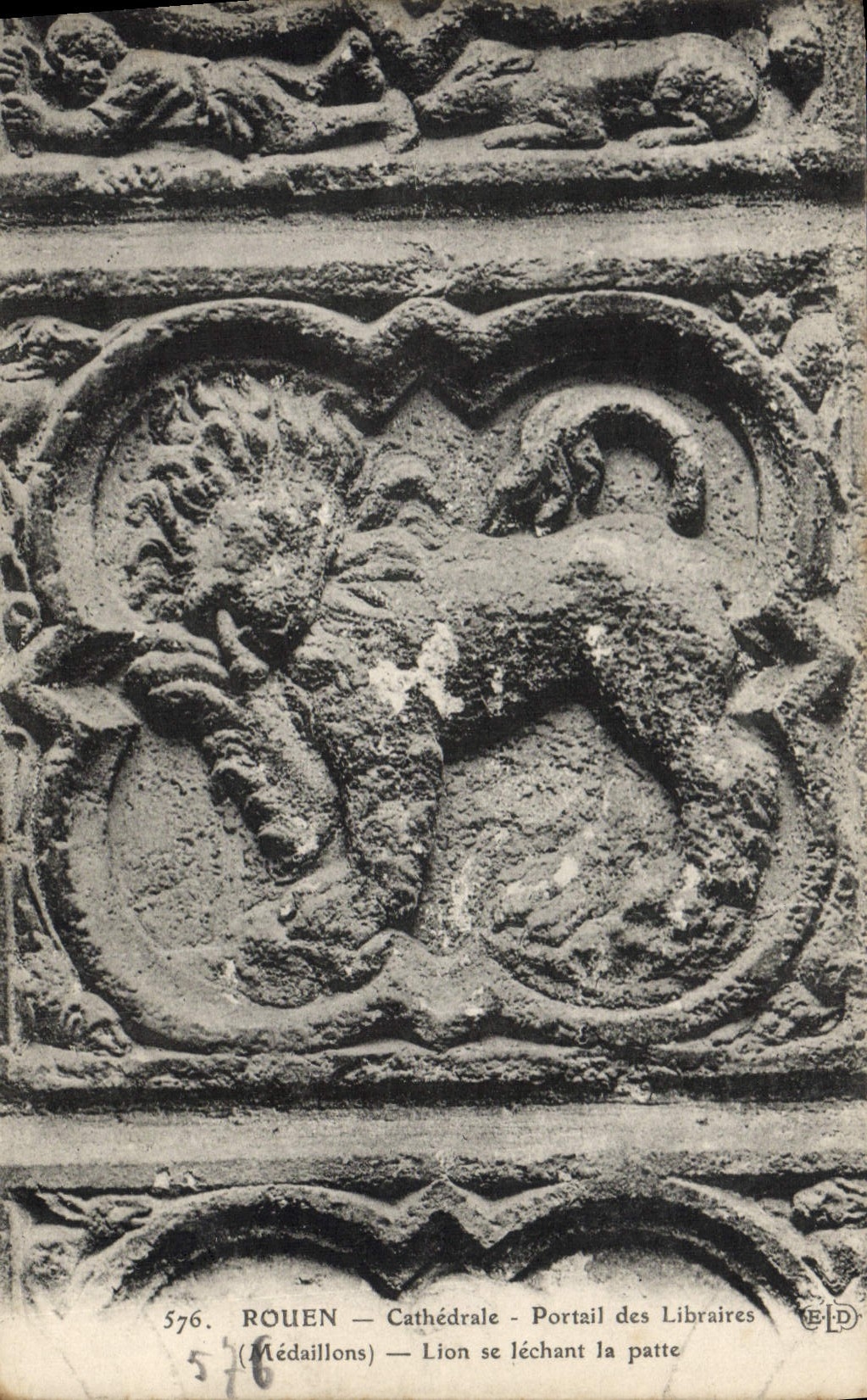 CPA Rouen Cathedrale Portail des Libraires Medaillons Lion se lechant la patte