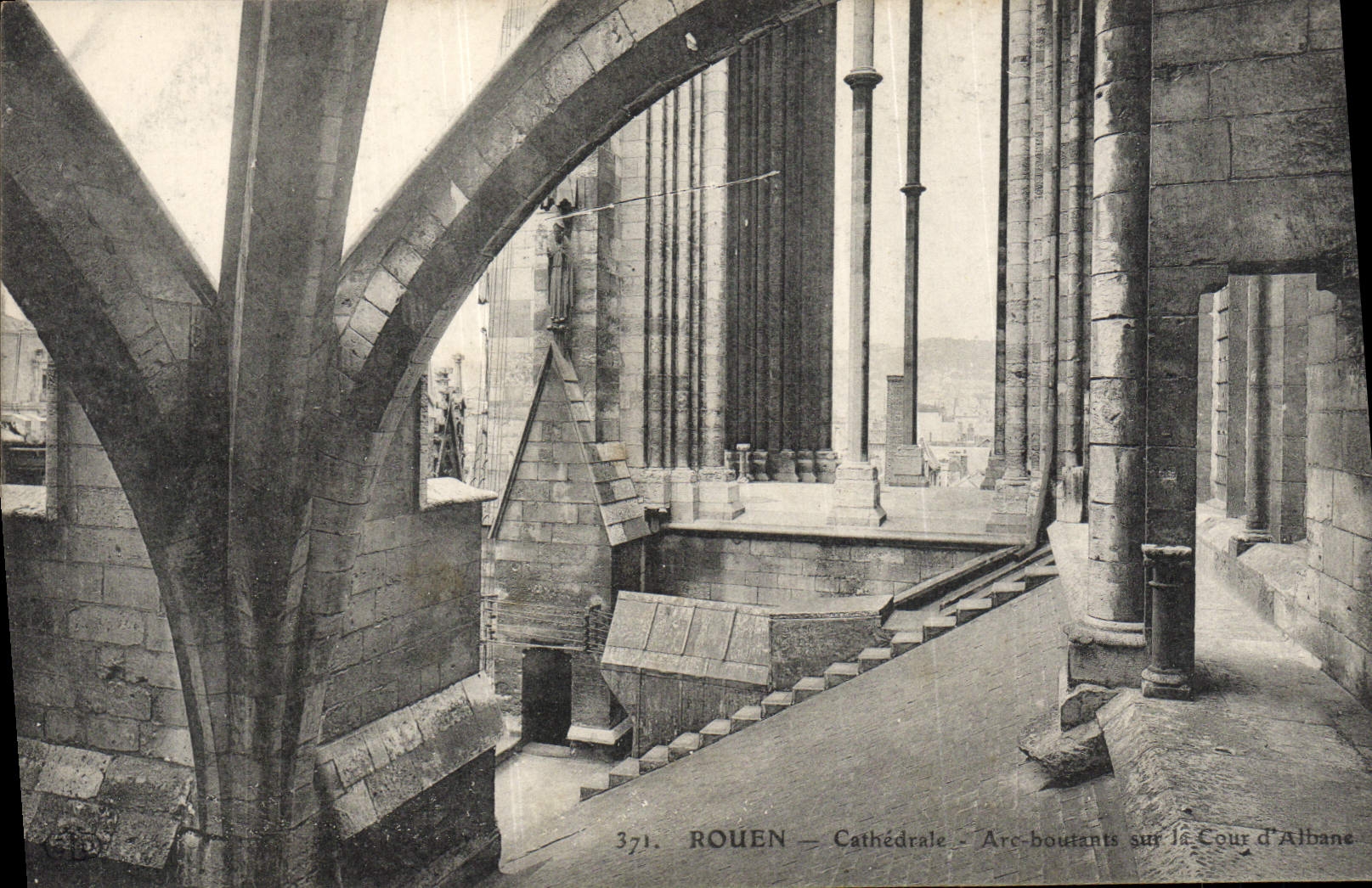 VINTAGE POSTCARD Rouen Cathedral Arc paring on the court of albane