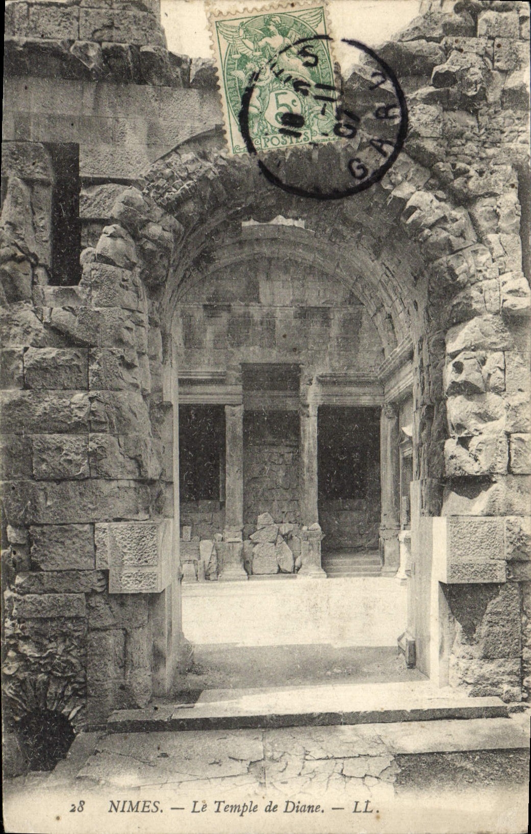 CPA Nimes Le Temple de Diane