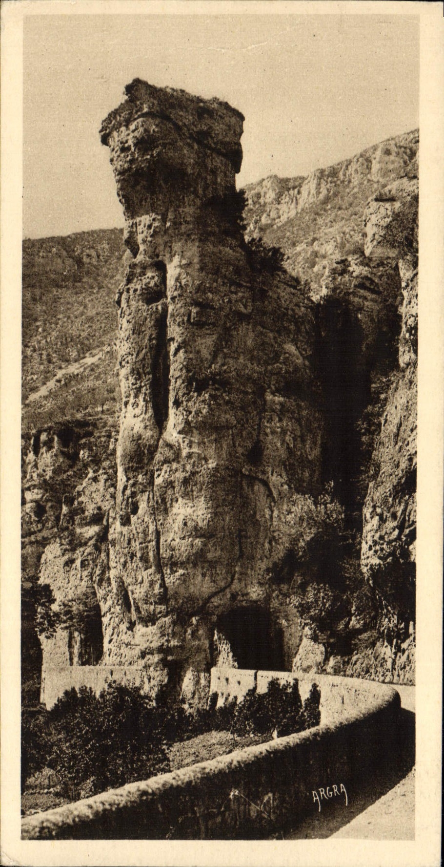 CPA Gorges du Tarn Pougnadoires le tunnel