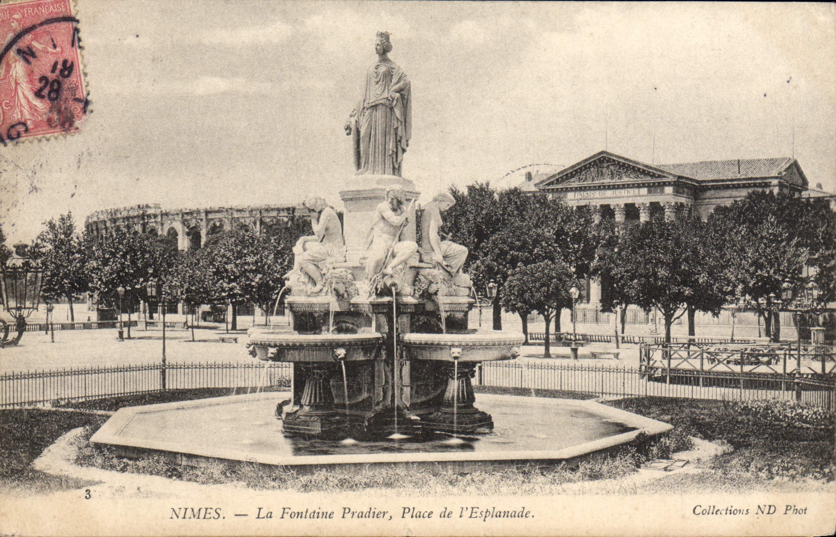 CPA Nimes La Fontaine Pradier Place de l'Esplanade