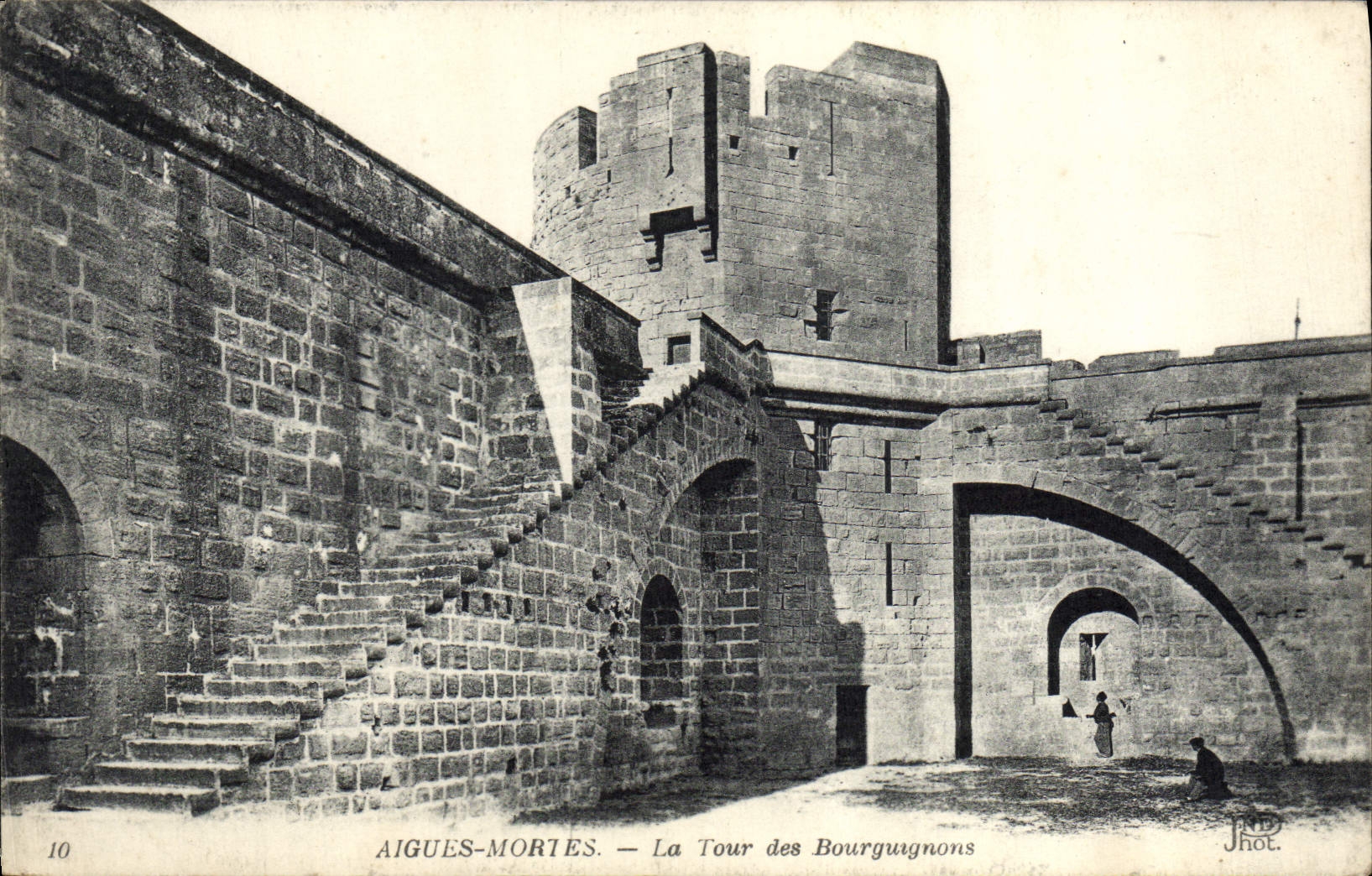 CPA Aigues Mortes La Tour des Bourguignons