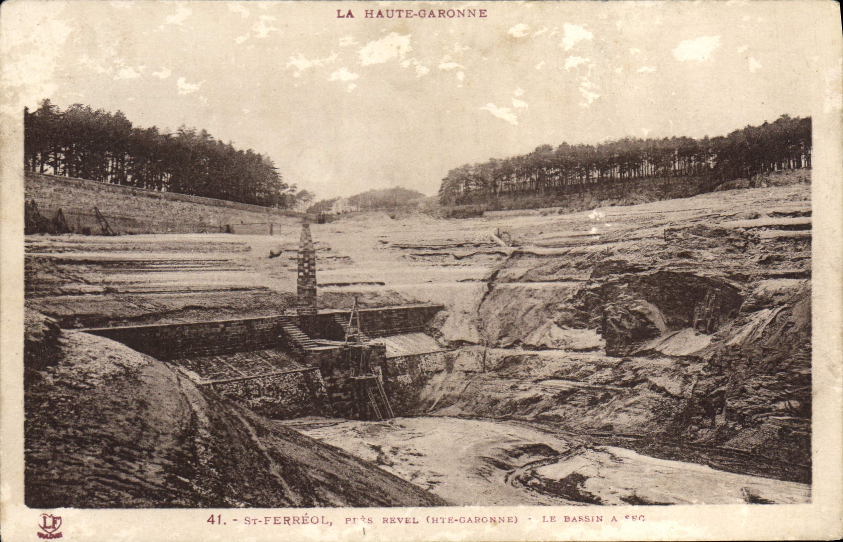 VINTAGE POSTCARD Holy Ironwood close Revel the dry basin