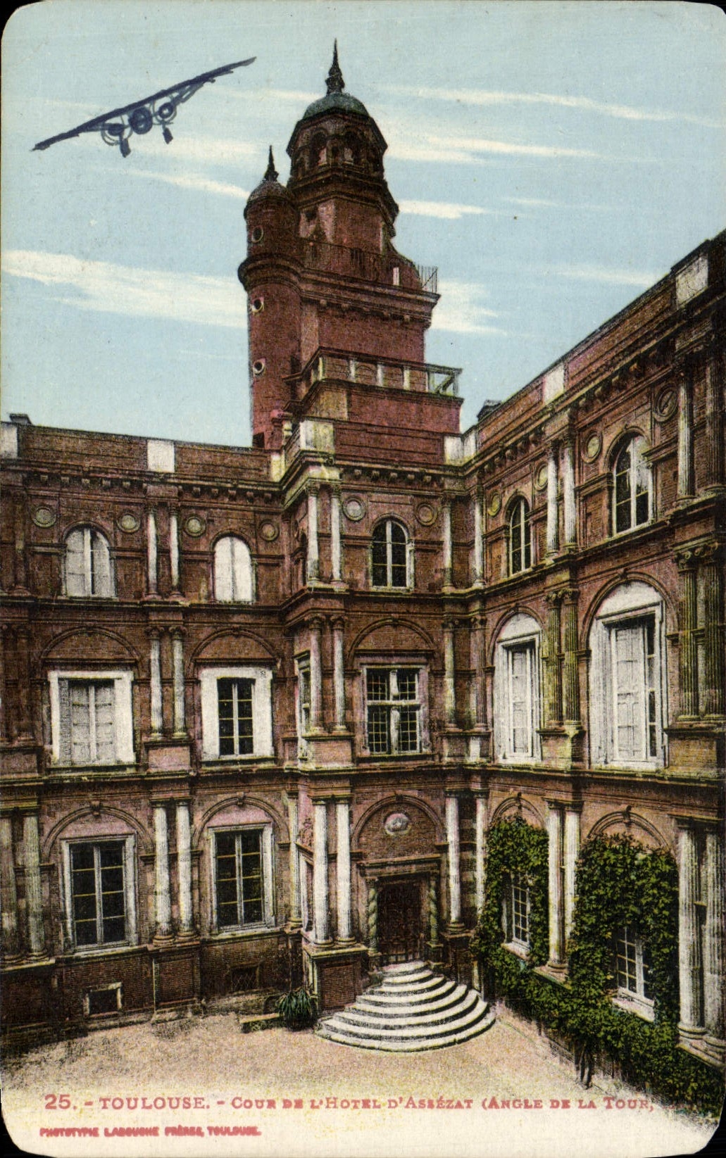 CPA Toulouse Cour de L'Hotel d'Assezat Angle de la tour 