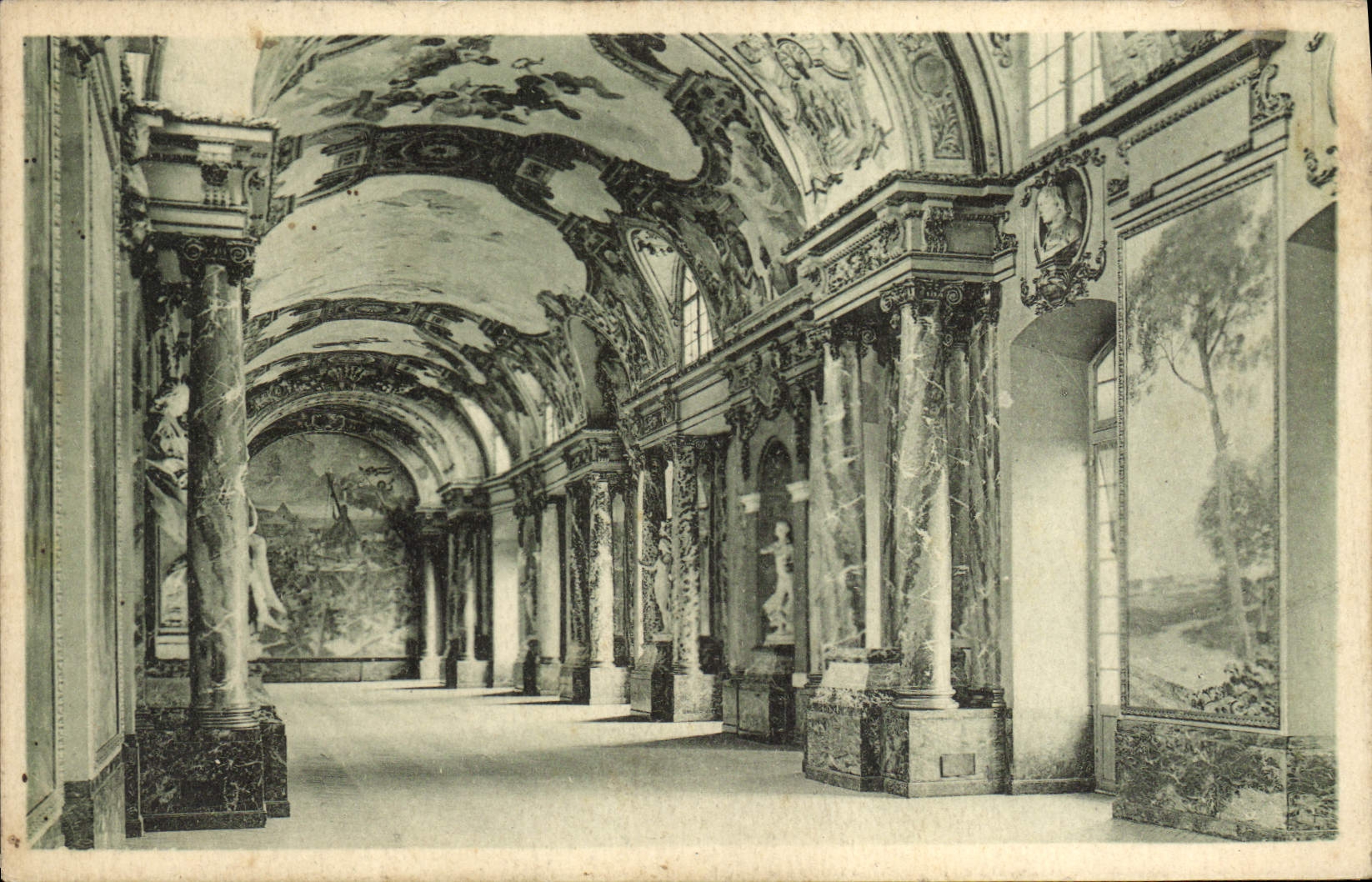 VINTAGE POSTCARD Toulouse the Room of the Famous ones