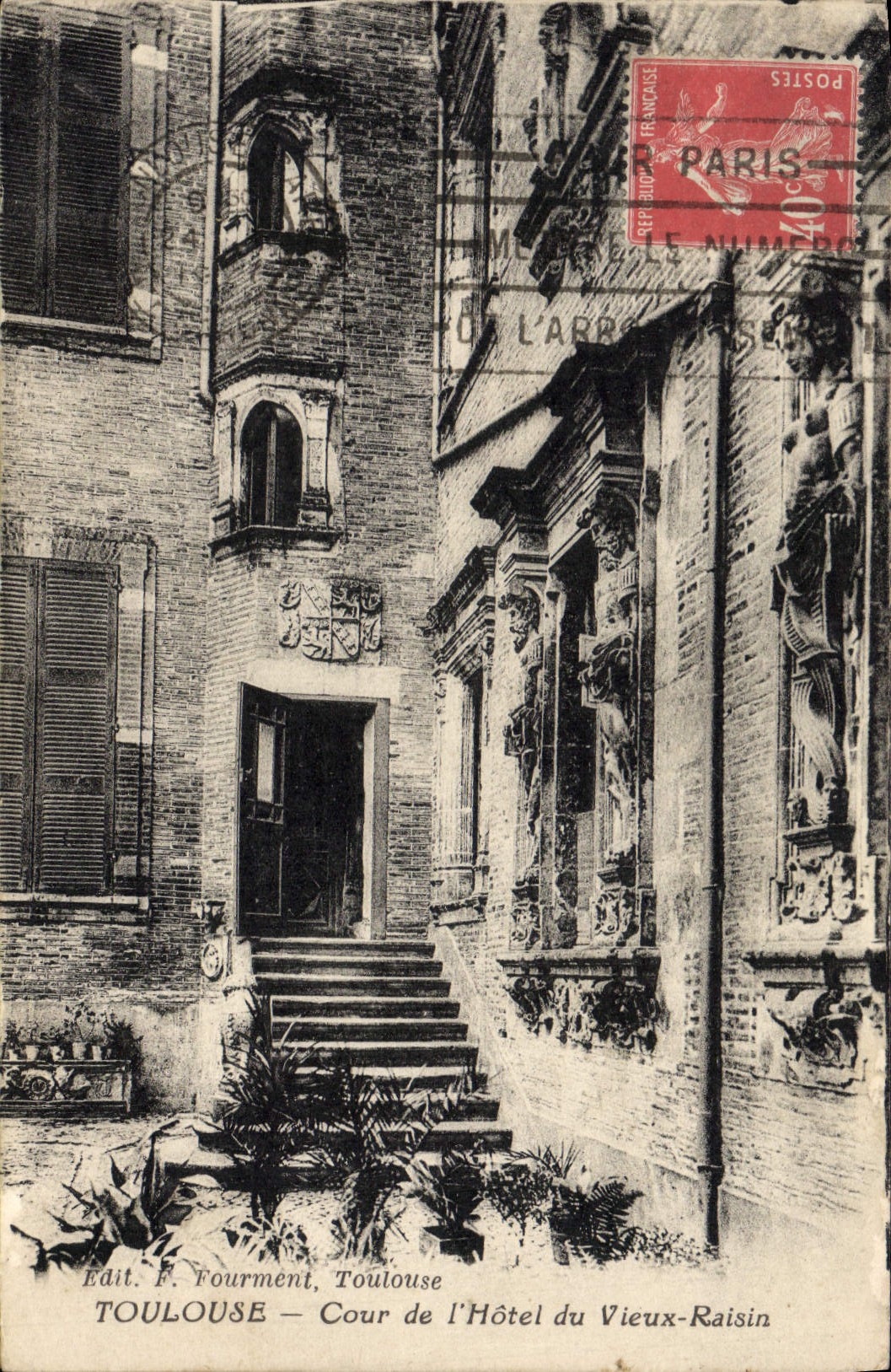 CPA Toulouse Cour de L'Hotel du Vieux Raisin