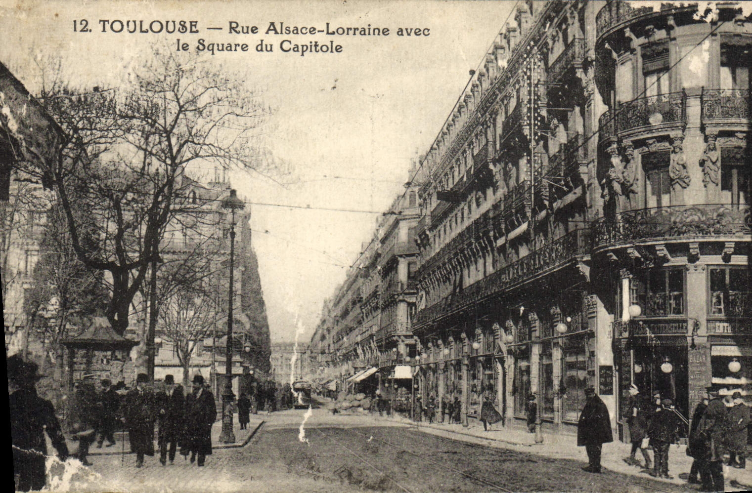 CPA Toulouse Rue Alsace Lorraine Avec le Square du Capitole