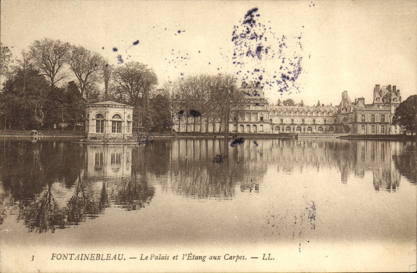 CPA Fontainebleau Le Palais et l'Etang aux Carpes