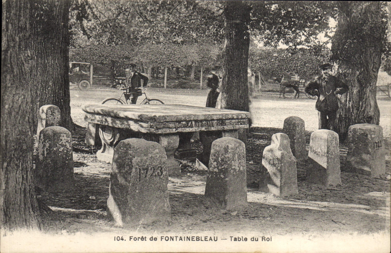 VINTAGE POSTCARD Foret of Fontainebleau Table of King Velo Cycles (nice shot)
