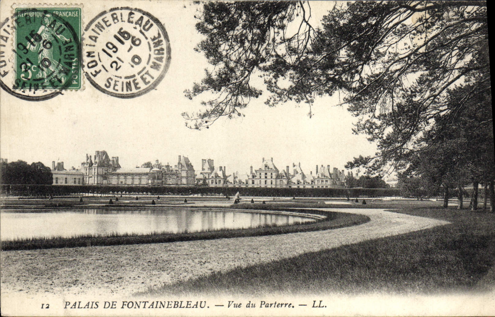 CPA Palais De Fontainebleau Vue du Parterre