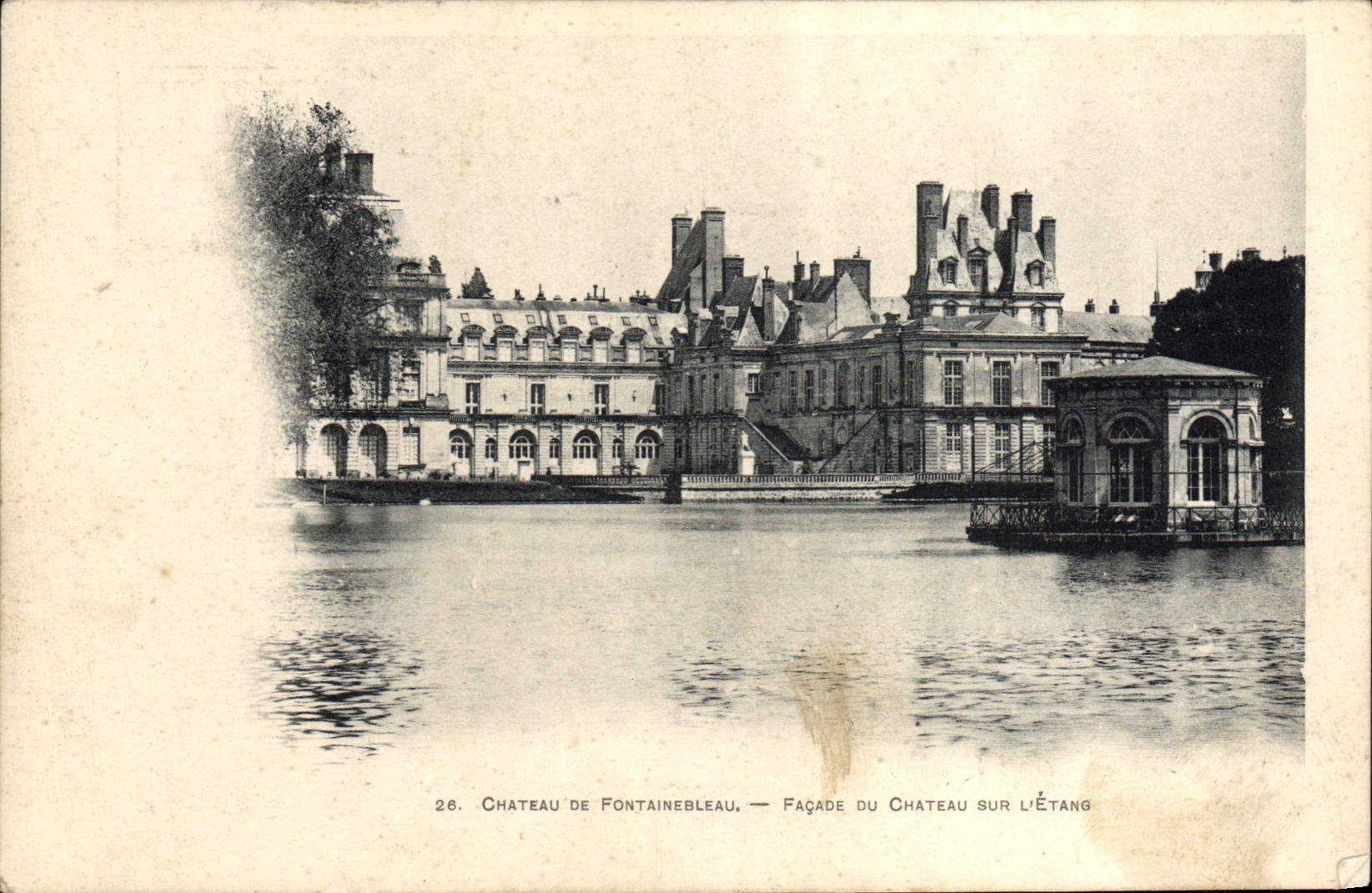 VINTAGE POSTCARD Castle of Fontainebleau Frontage of the Castle on the Pond