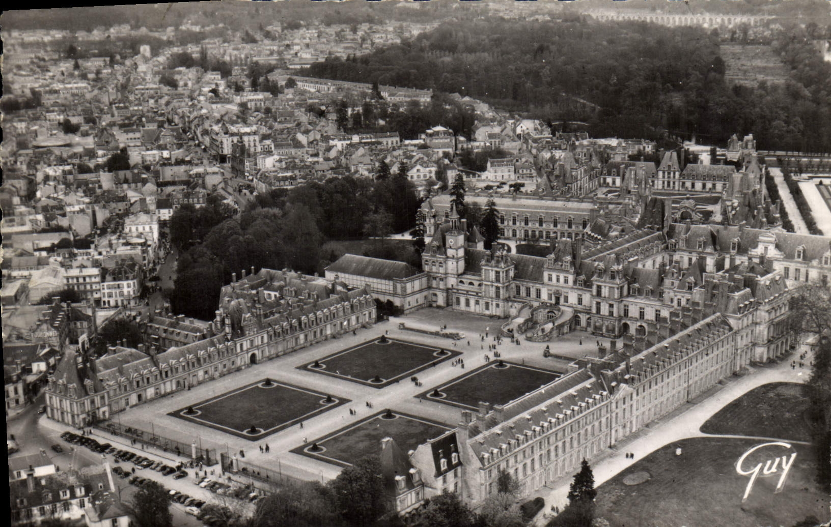 MODERN CARD In the Plane On Fontainebleau Overall picture of the palate with the court of the white horse or the good-byes