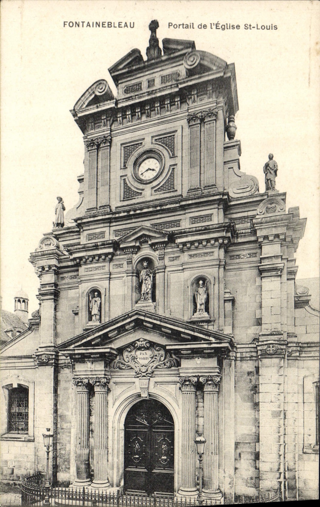 VINTAGE POSTCARD Fontainebleau Gate of the Church Saint Louis
