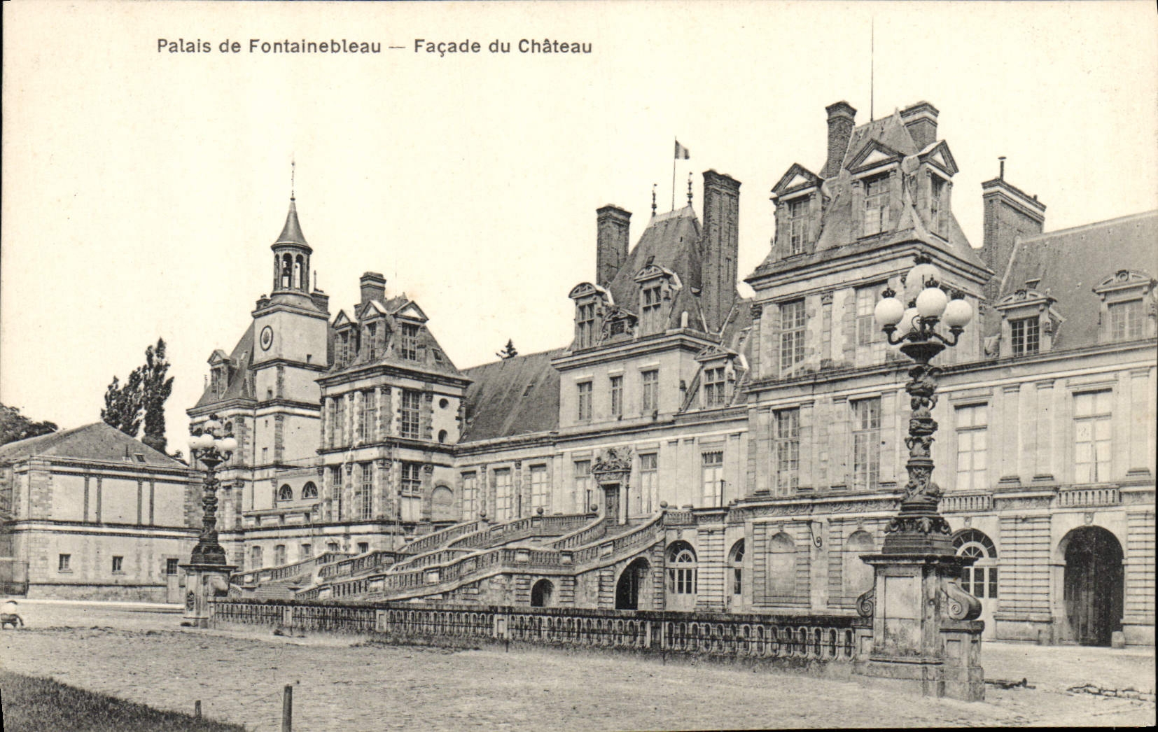 CPA Palais de Fontainebleau Facade du Chateau