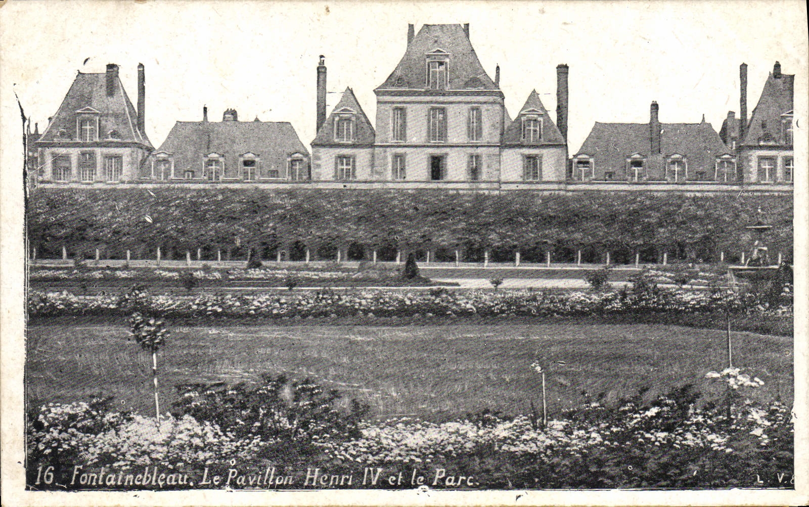 VINTAGE POSTCARD Fontainebleau the House Henri IV and the park