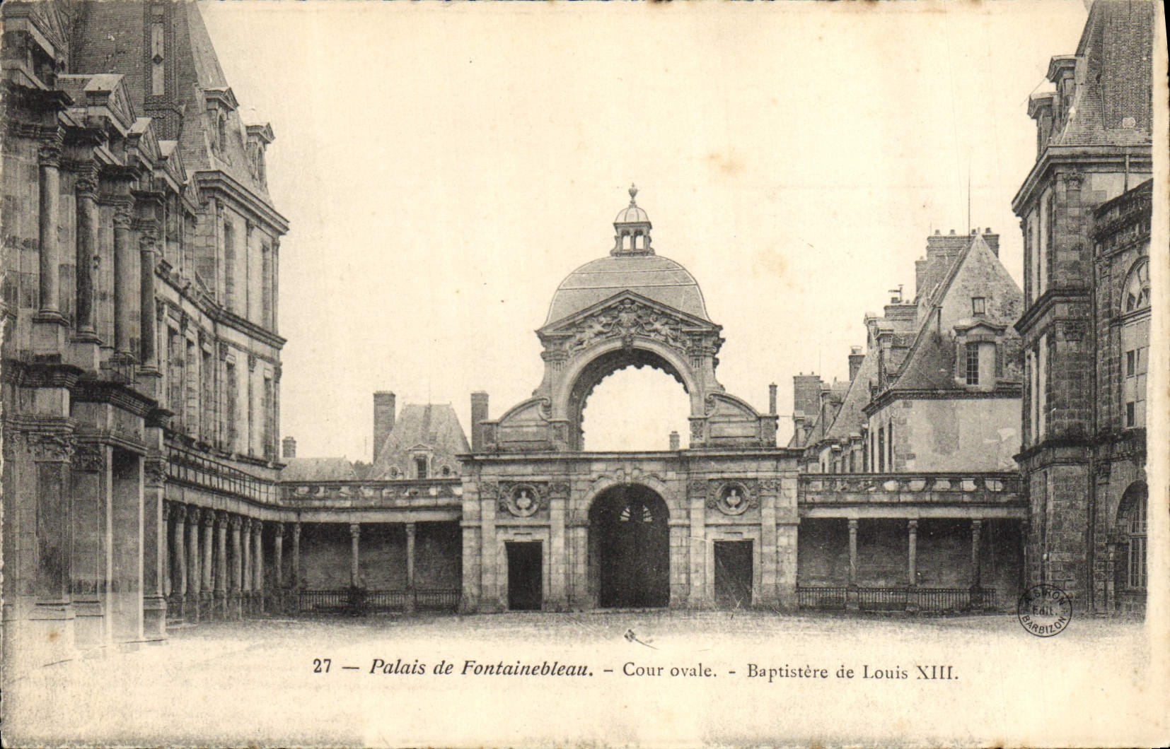 VINTAGE POSTCARD Palate of oval Fontainebleau Court Baptistry of Louis XIII