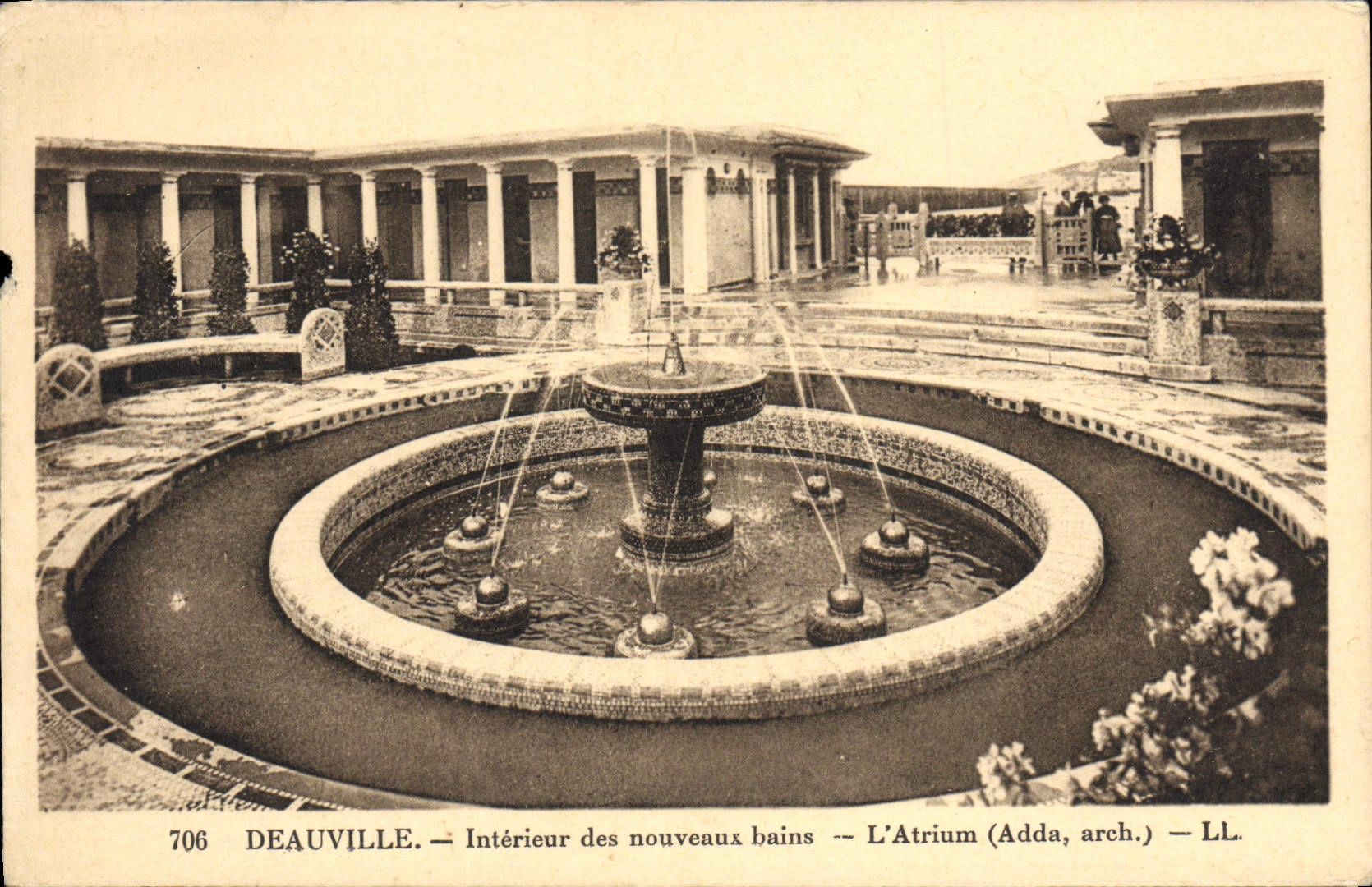 Interior de Deauville de la POSTAL de la VENDIMIA de los nuevos baños el atrio
