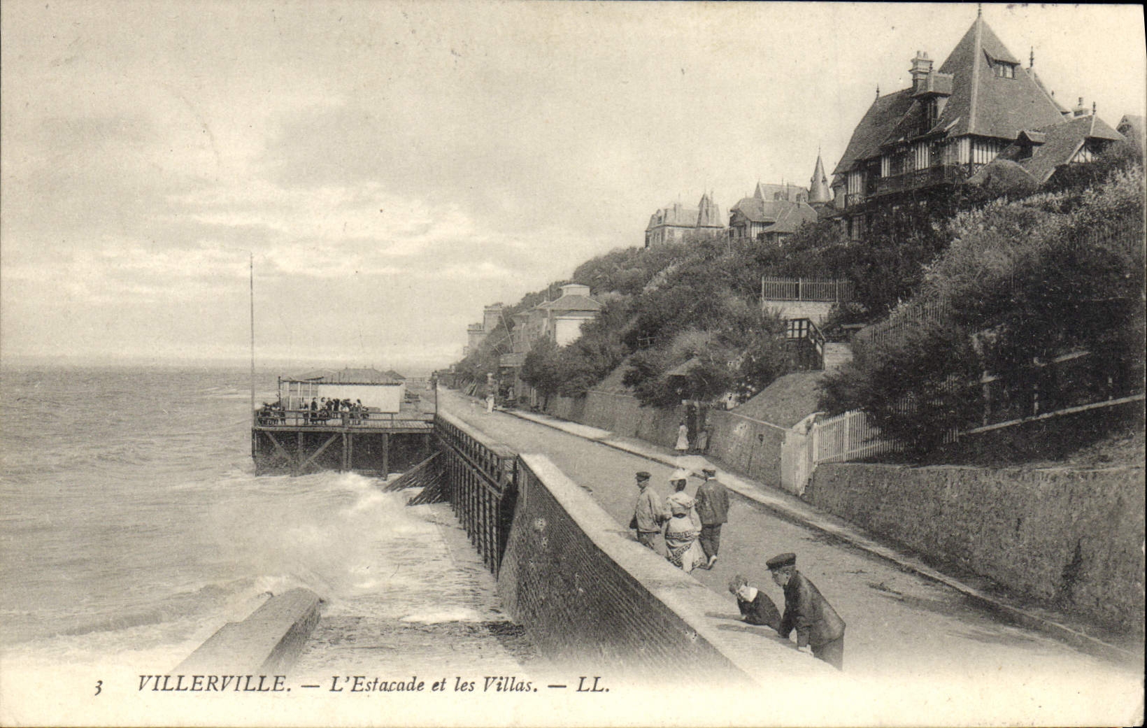 VINTAGE POSTCARD Villerville the Pier and Villas
