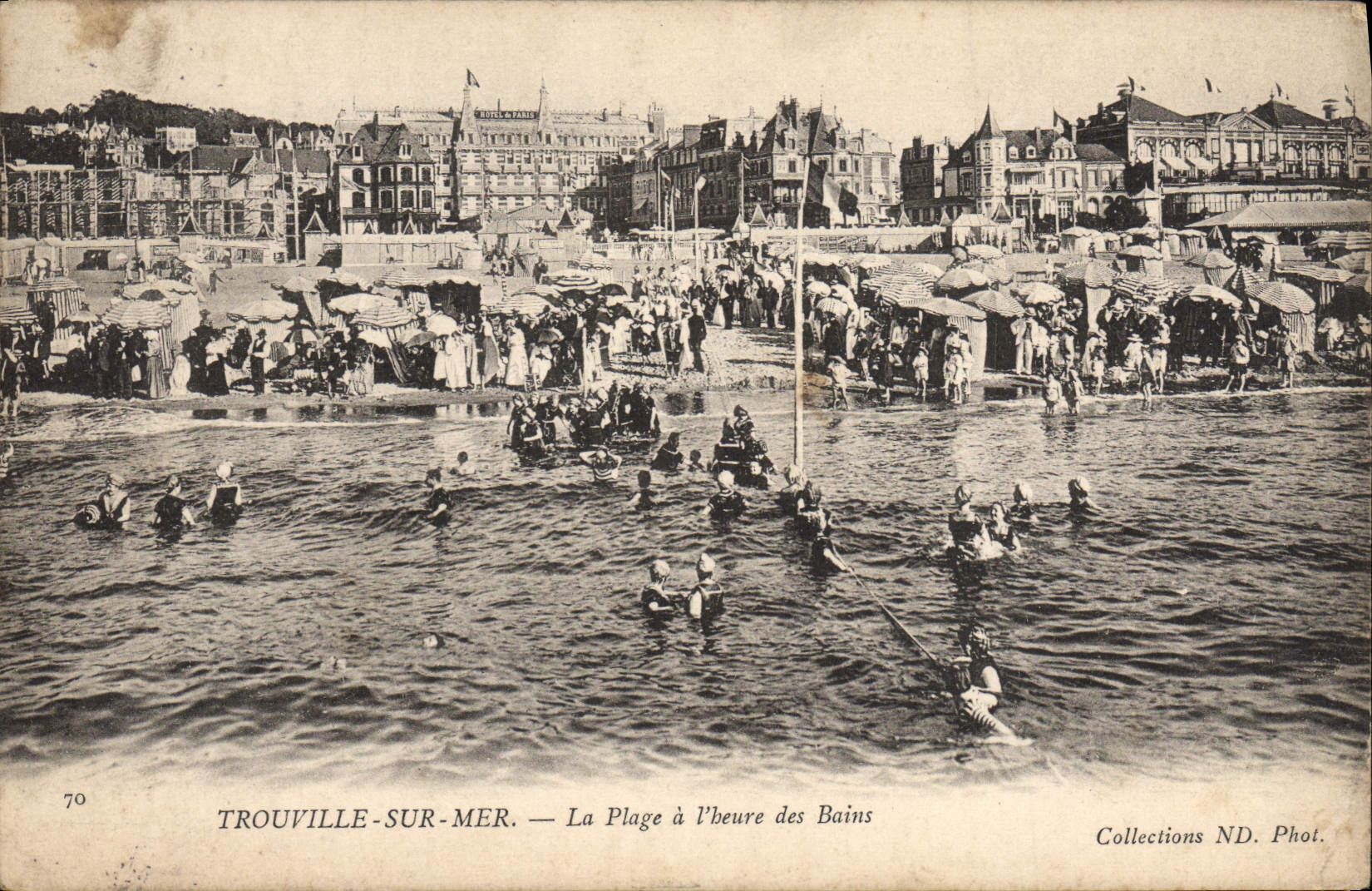 CPA Trouville sur Mer La Plage a l'heure des Bains
