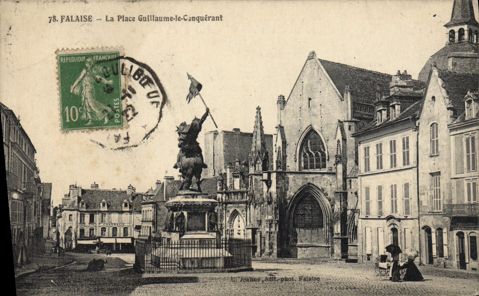 CPA Falaise La Place Guillaume le Canquerant