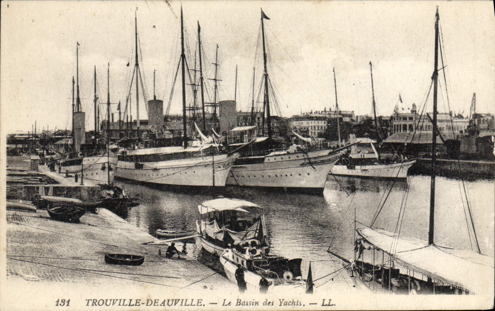 POSTAL Trouville Deauville de la VENDIMIA el lavabo de los barcos de los yates
