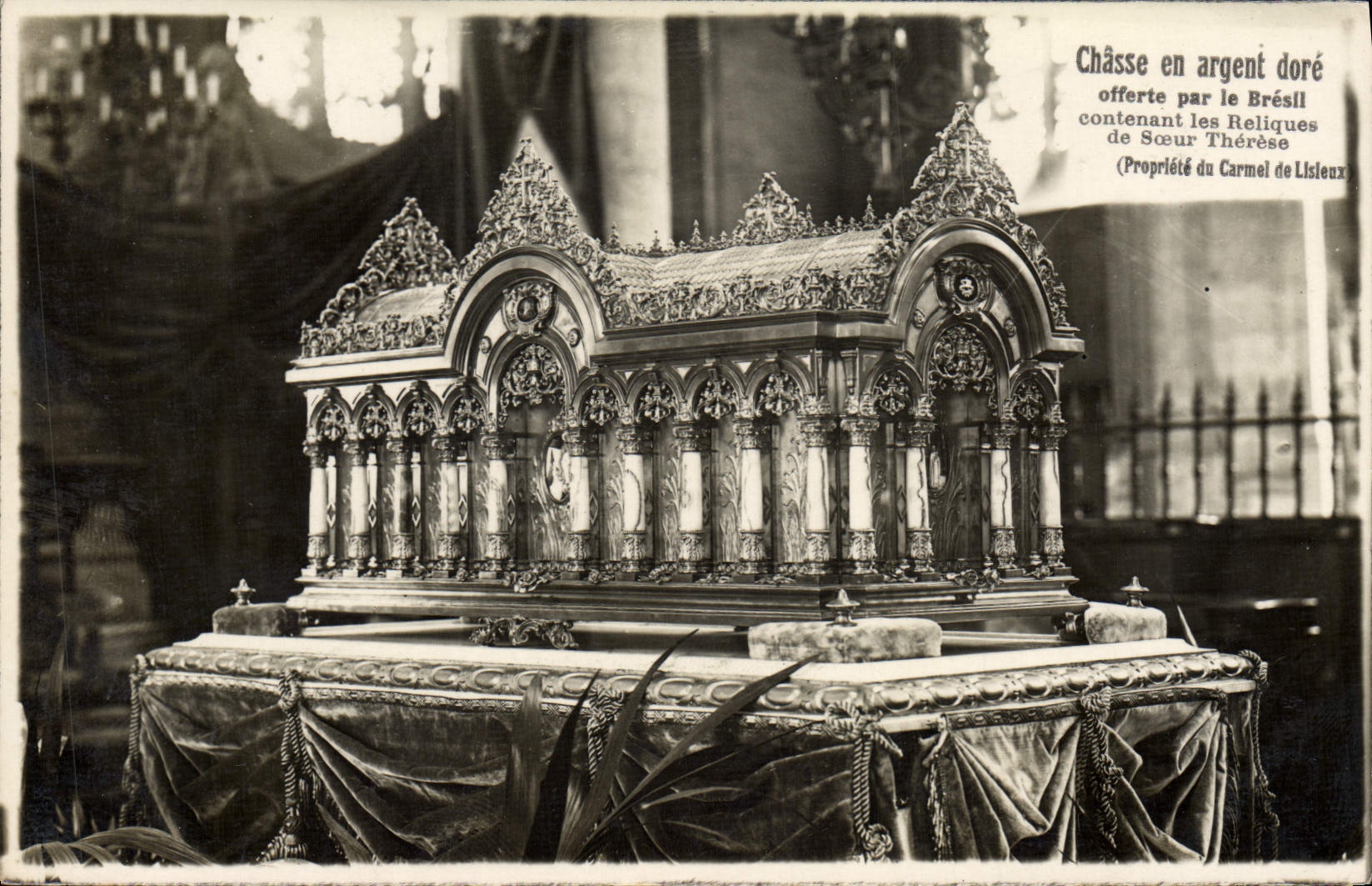 El Chasse de la plata de la POSTAL de la VENDIMIA dora Lisieux