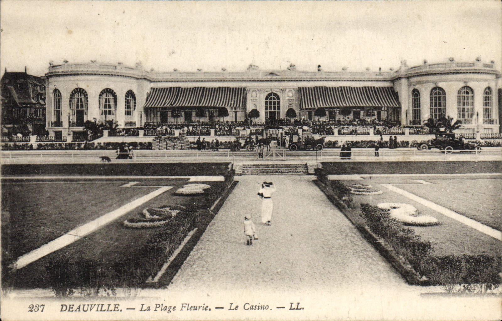 CPA Deauville La Plage Fleurie Le Casino