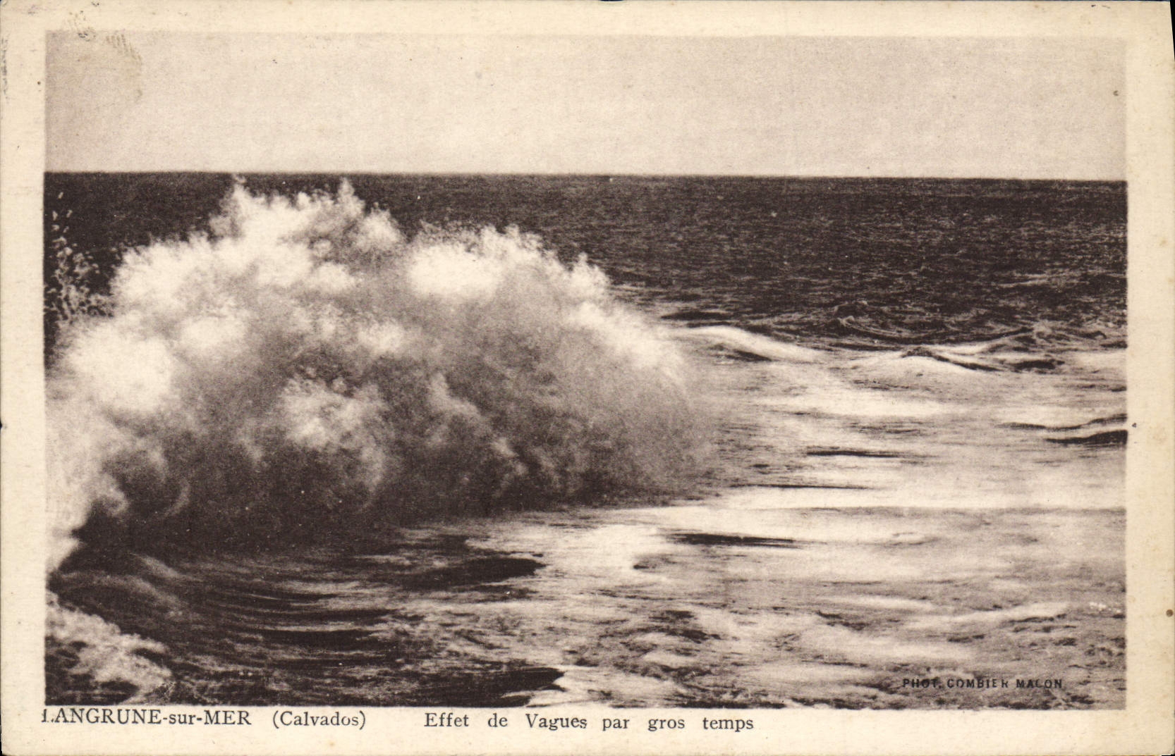 La POSTAL Langrune de la VENDIMIA en efecto del mar agita por el tiempo pesado