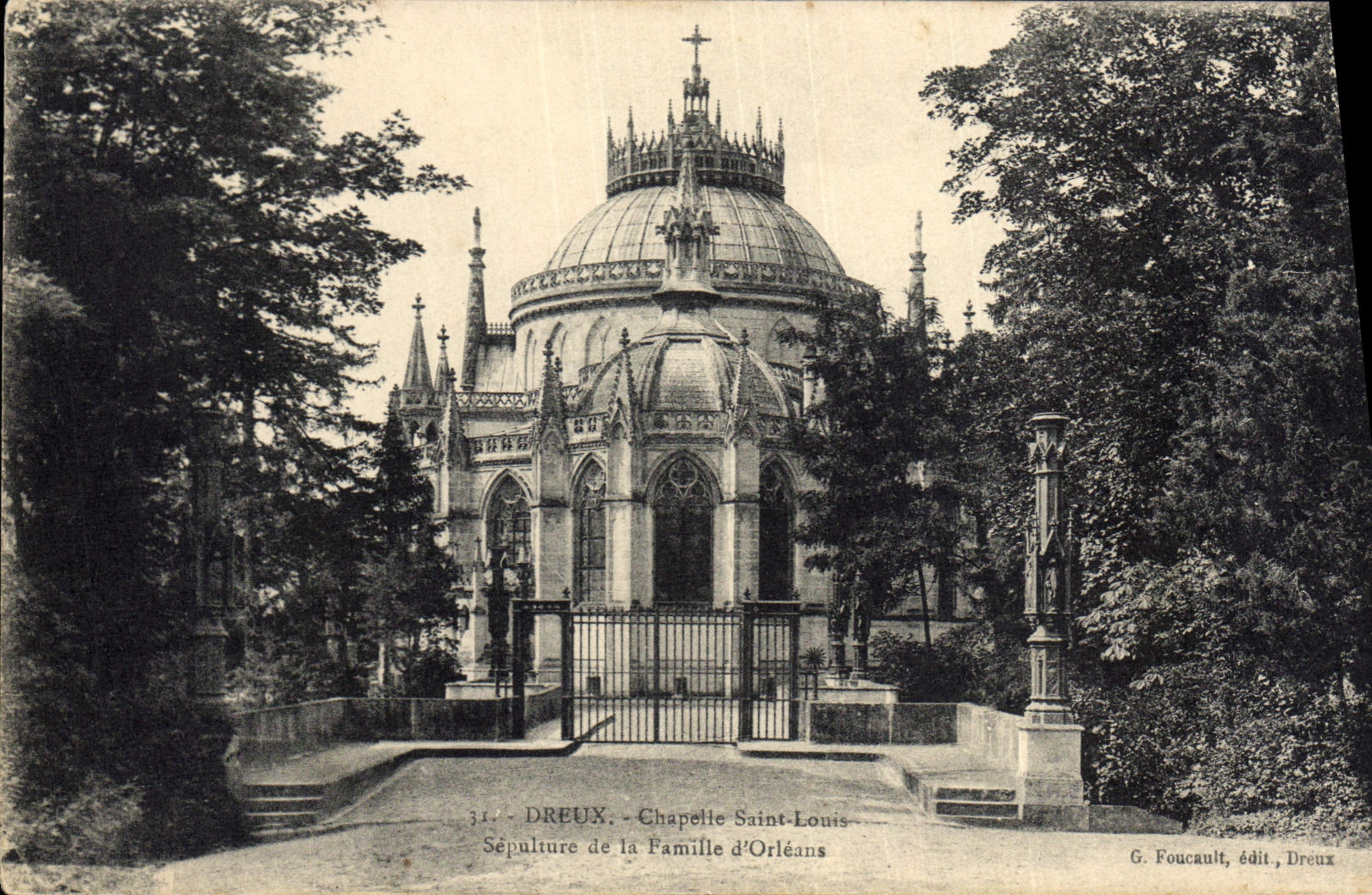 CPA Dreux Chapelle St Louis Sepulture de la famille d'Orleans 