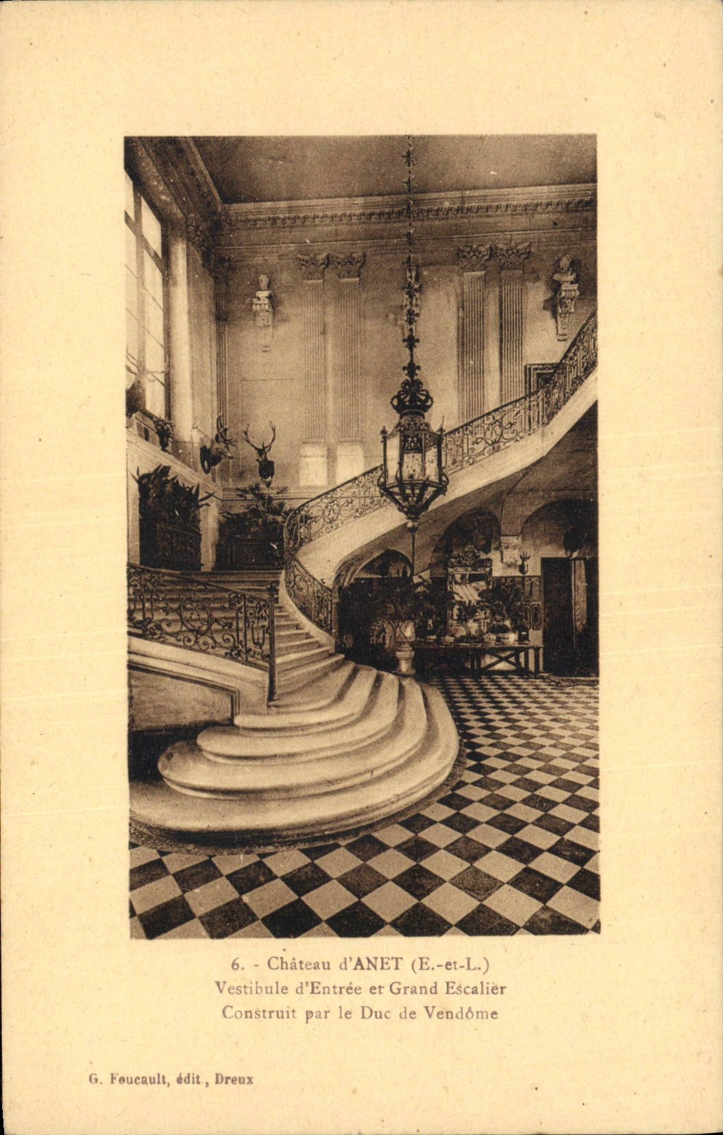 CPA Chateau d'Anet Vestibule d'entree et grand escalier Duc de Vendome