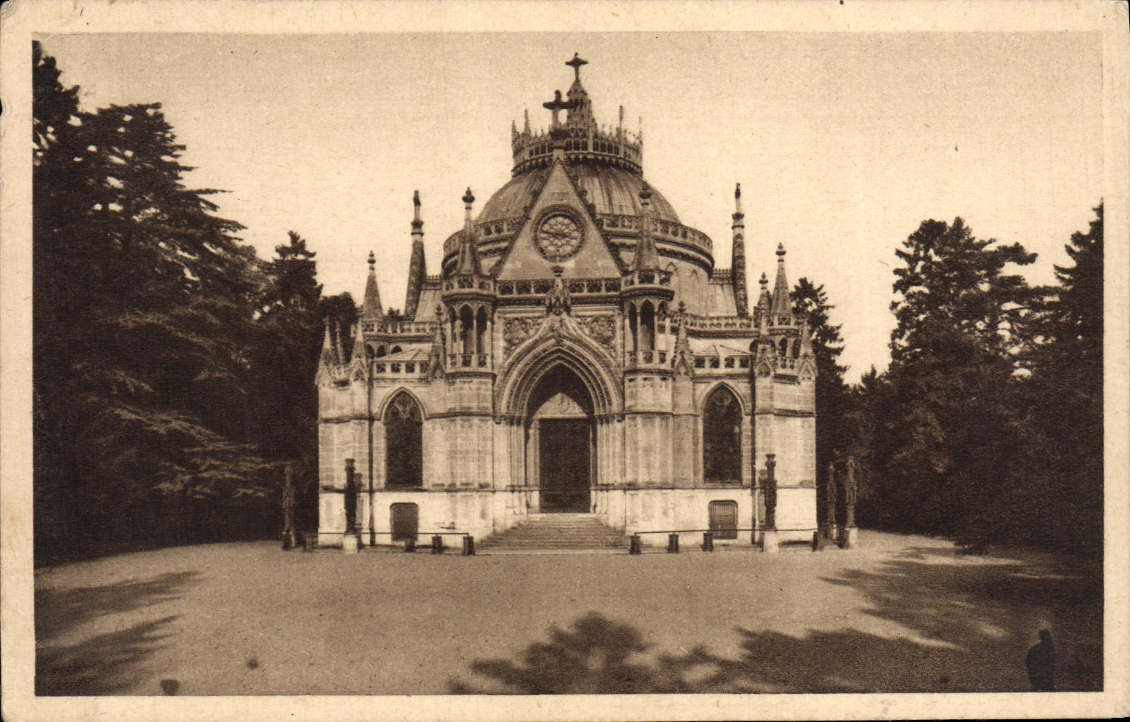 CPA Dreux Chapelle Saint Louis Sepulture de la Famille d'Orleans