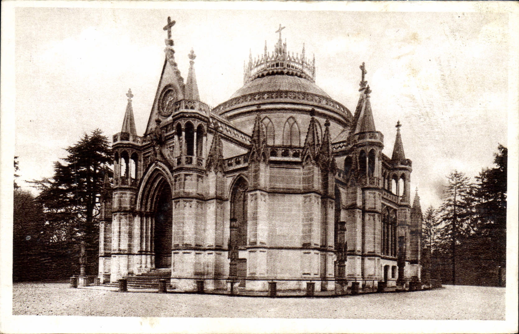 CPA Dreux Chapelle Saint Louis Sepulture de la famille d'Orleans