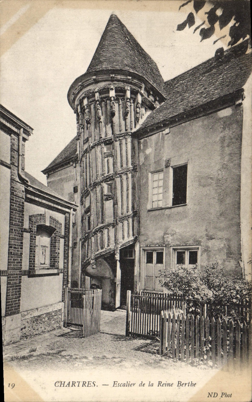 CPA Chartres Escalier de la Reine Berthe
