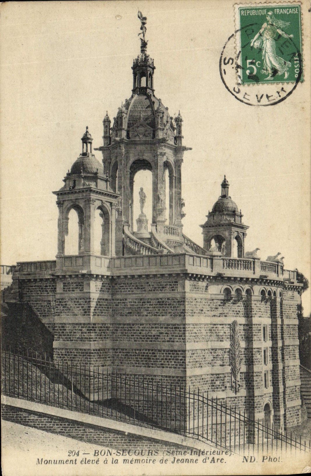 CPA Bon Secours Monument eleve a la memoire de Jeanne d'Arc