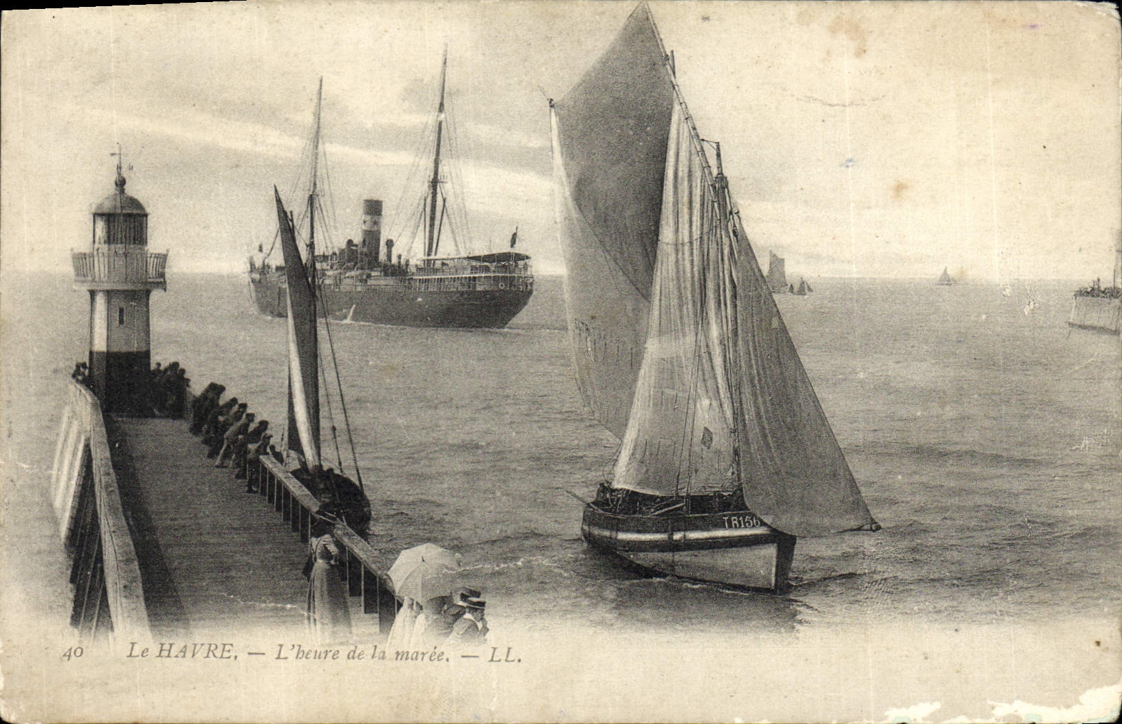 VINTAGE POSTCARD Le Havre the hour of the tide Boats
