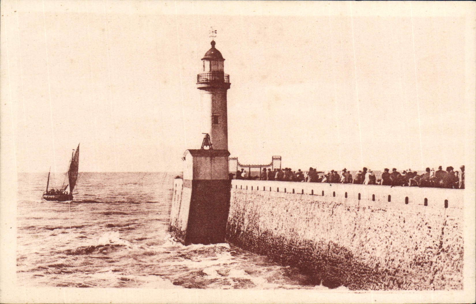 POSTAL Treport de la VENDIMIA el faro y el barco del embarcadero