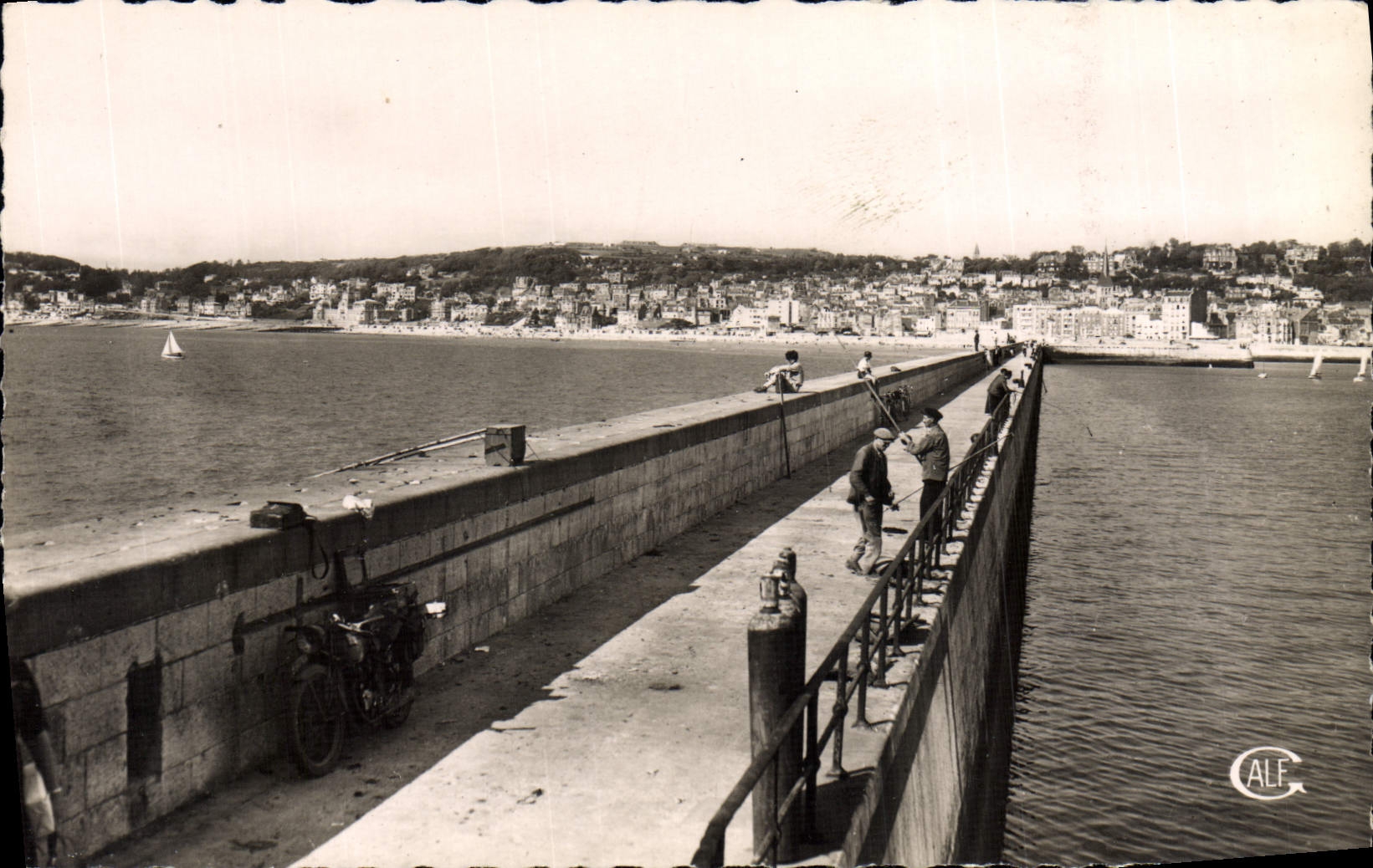 CPM Le Havre La Digue Nord Moto Peche Pecheur