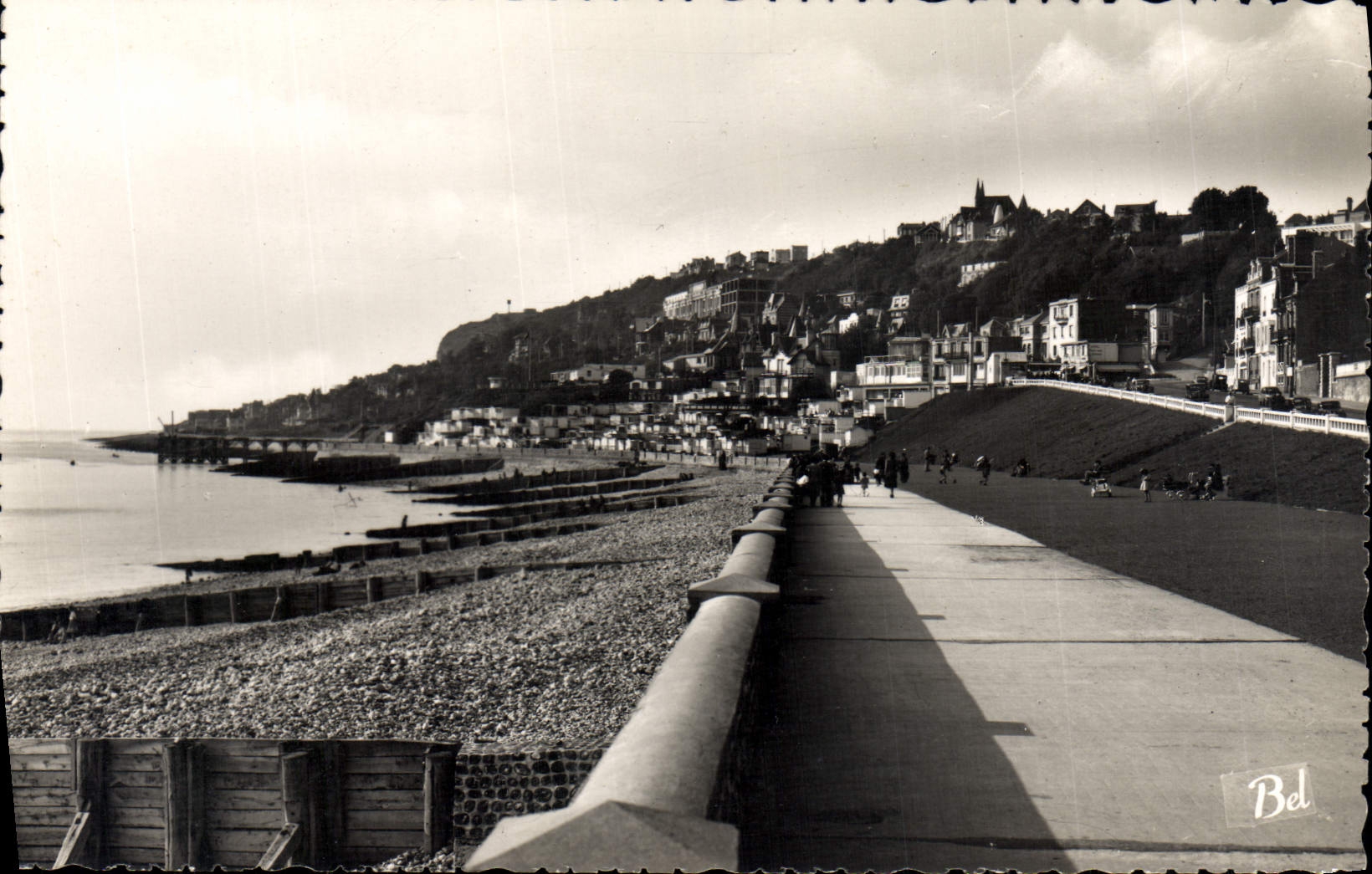CPM Le Havre Promenade de la Plage 