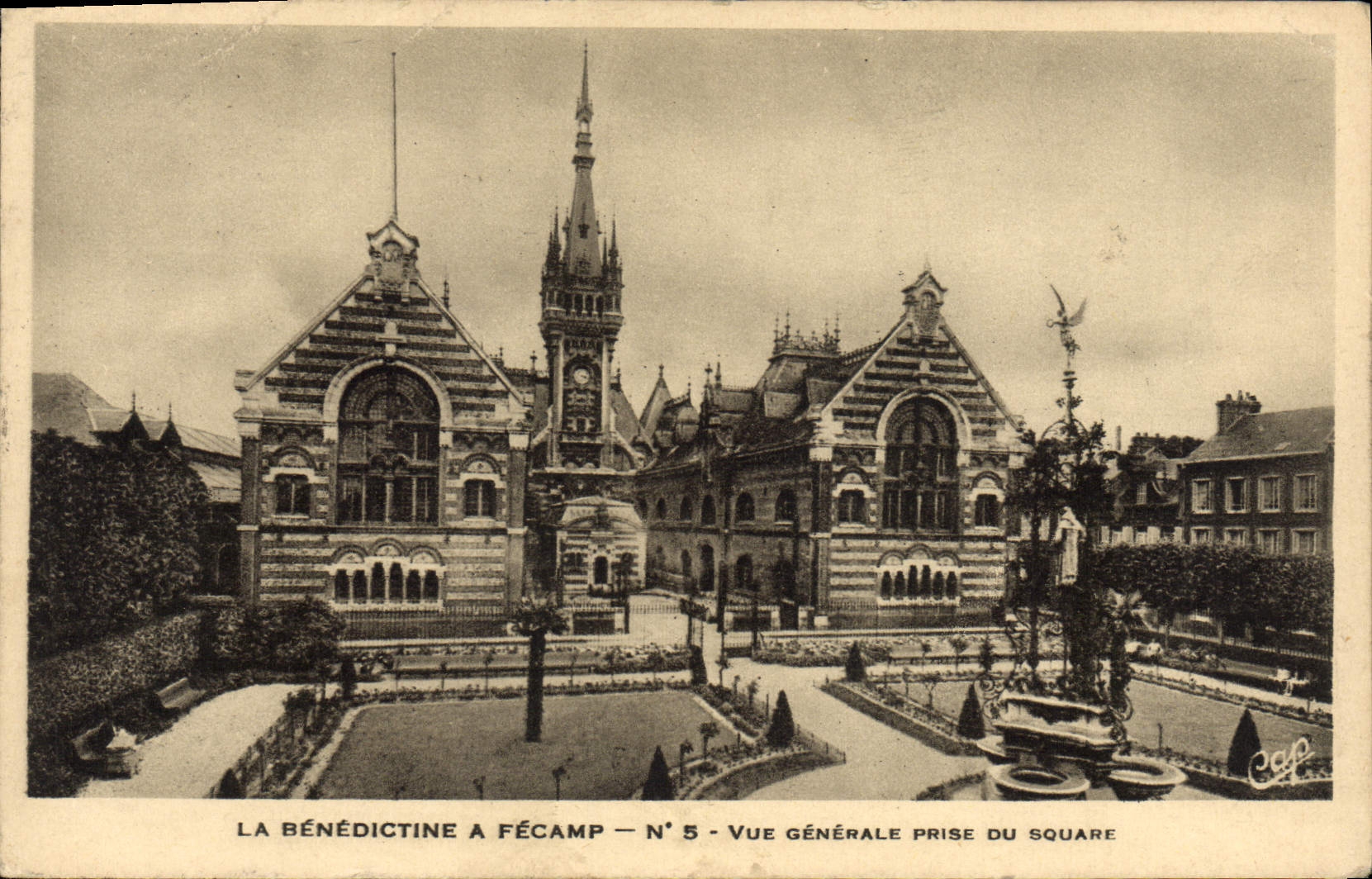 El benedictino de la POSTAL de la VENDIMIA tiene opinión de Fecamp tomada del jardín público