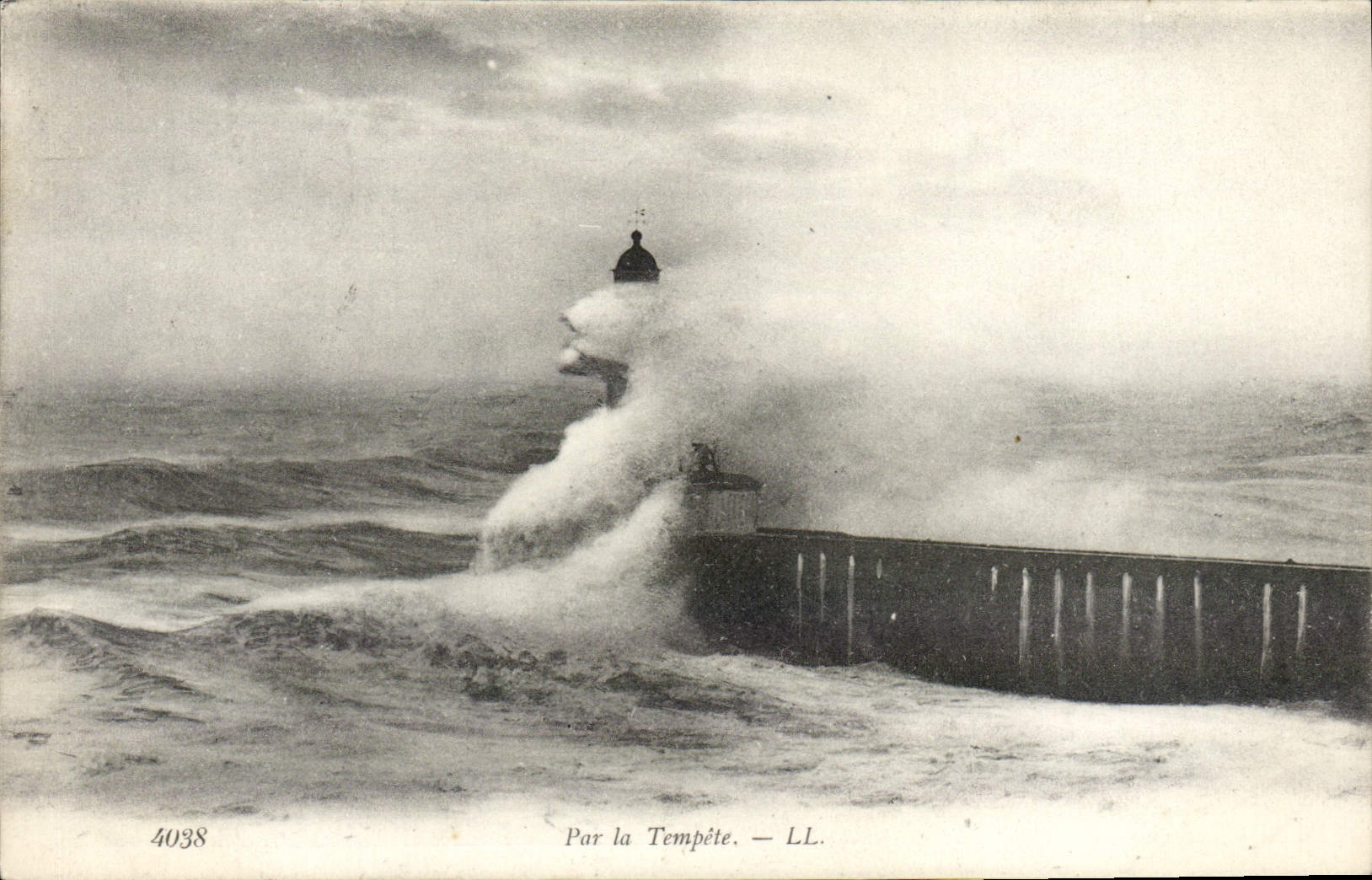 CPA Par la Tempete Phare
