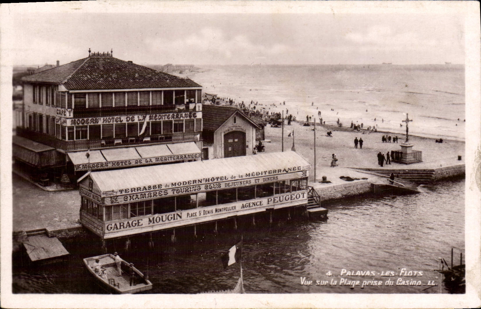 CPA Palavas les Flots Vue sur la plage prise du casino Garage Mougin Agence Peugeot