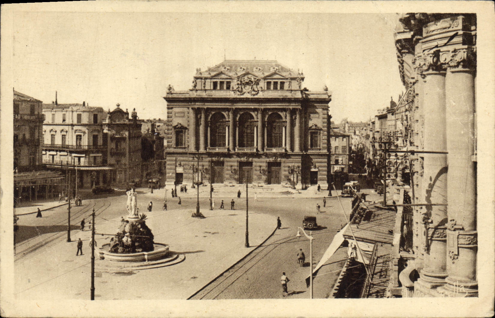 CPA Montpellier La Place de la Comedie