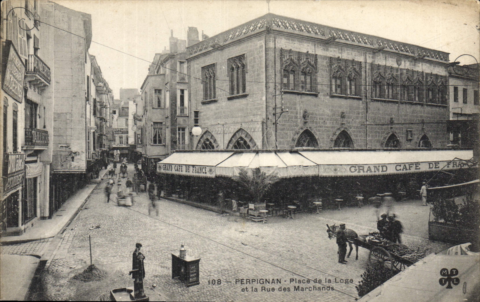 CPA Perpignan Place de la Loge et la Rue des Marchands Grand Cafe de France