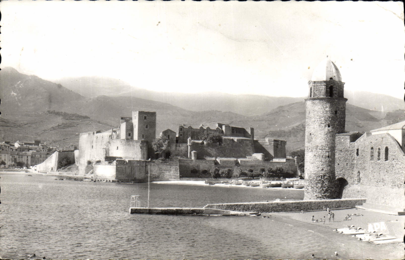 MODERN CARD Collioure the Church the Castle outside left the suburb